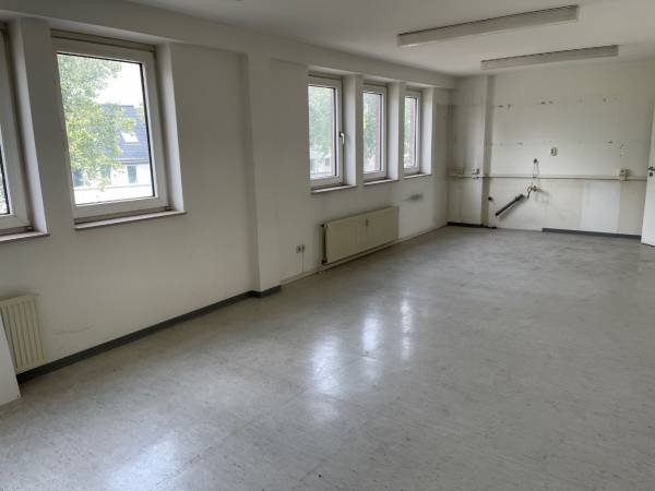 Wandelbare Bürofläche für agile Startups im Fachmarktzentrum Krefeld — Bild 1