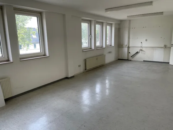 Bürofläche in Krefeld – Wandelbare Bürofläche für agile Startups im Fachmarktzentrum Krefeld — Bild 1
