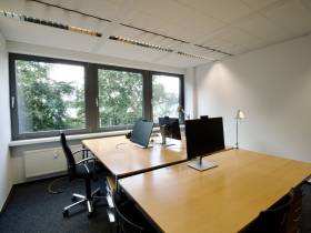 2 X 16 qm + 6 X 24 qm mit USM-Haller Möbeln !