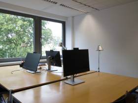 2 X 16 qm + 6 X 24 qm mit USM-Haller Möbeln !