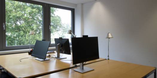 2 X 16 qm + 6 X 24 qm mit USM-Haller Möbeln !