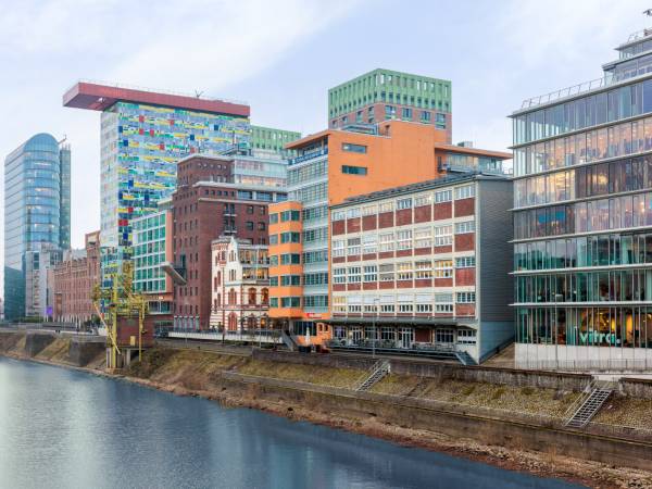 Modernes Coworking & Business Center im Düsseldorfer Hafen — Bild 1