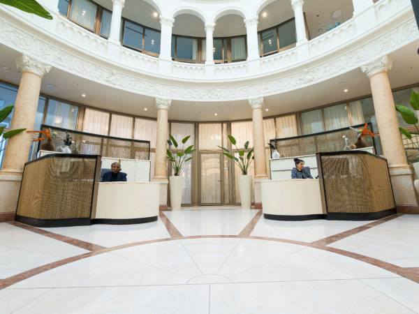 Repräsentative Büros & Coworking in historischer Villa im Finanz-Hub — Bild 4