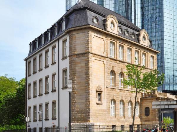 Repräsentative Büros & Coworking in historischer Villa im Finanz-Hub — Bild 1