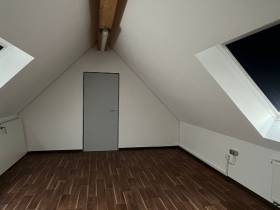 Kleiner Büroraum im Dachgeschoss