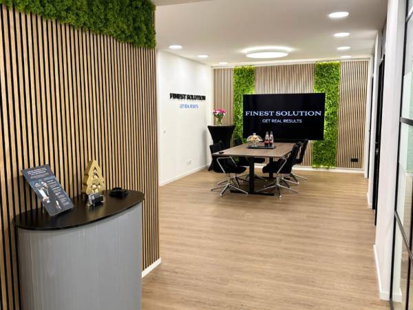 Abschließbares Büro in Hamburg (Altstadt) – Premium Bürogemeinschaft mit Panoramablick in Hamburg-Altstadt — Bild 1