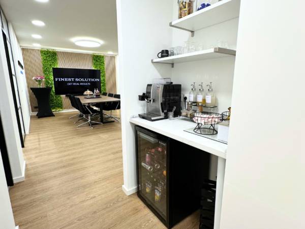 Abschließbares Büro in Hamburg (Altstadt) – Premium Bürogemeinschaft mit Panoramablick in Hamburg-Altstadt — Bild 2