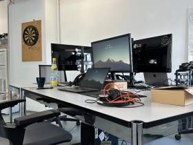Freie Schreibtische im Büroloft für Startups IT oder Medien