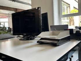 Freie Schreibtische im Büroloft für Startups IT oder Medien