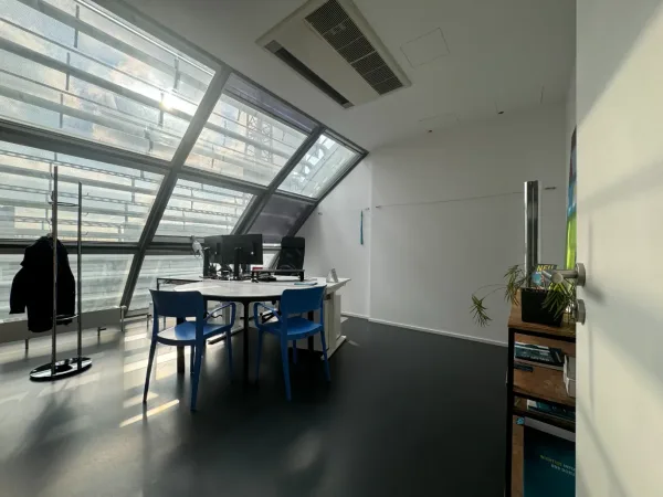 Bürofläche in Düsseldorf (Unterbilk) – Moderne Bürofläche mit Hafenblick im Medien-Hafen Düsseldorf-Unterbilk — Bild 1