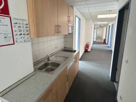 WESTEND: Flexible Büro-/Studiofläche mit Dachterrasse