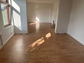 Erdgeschoßfläche und/oder Büro frisch saniert auf schönem Gutshof