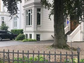 Charmanter Raum in kleiner Bürogemeinschaft