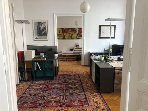 Arbeitsplätze in unserem schönen großen Altbaubüro im 7 Bezirk in Wien — Bild 2