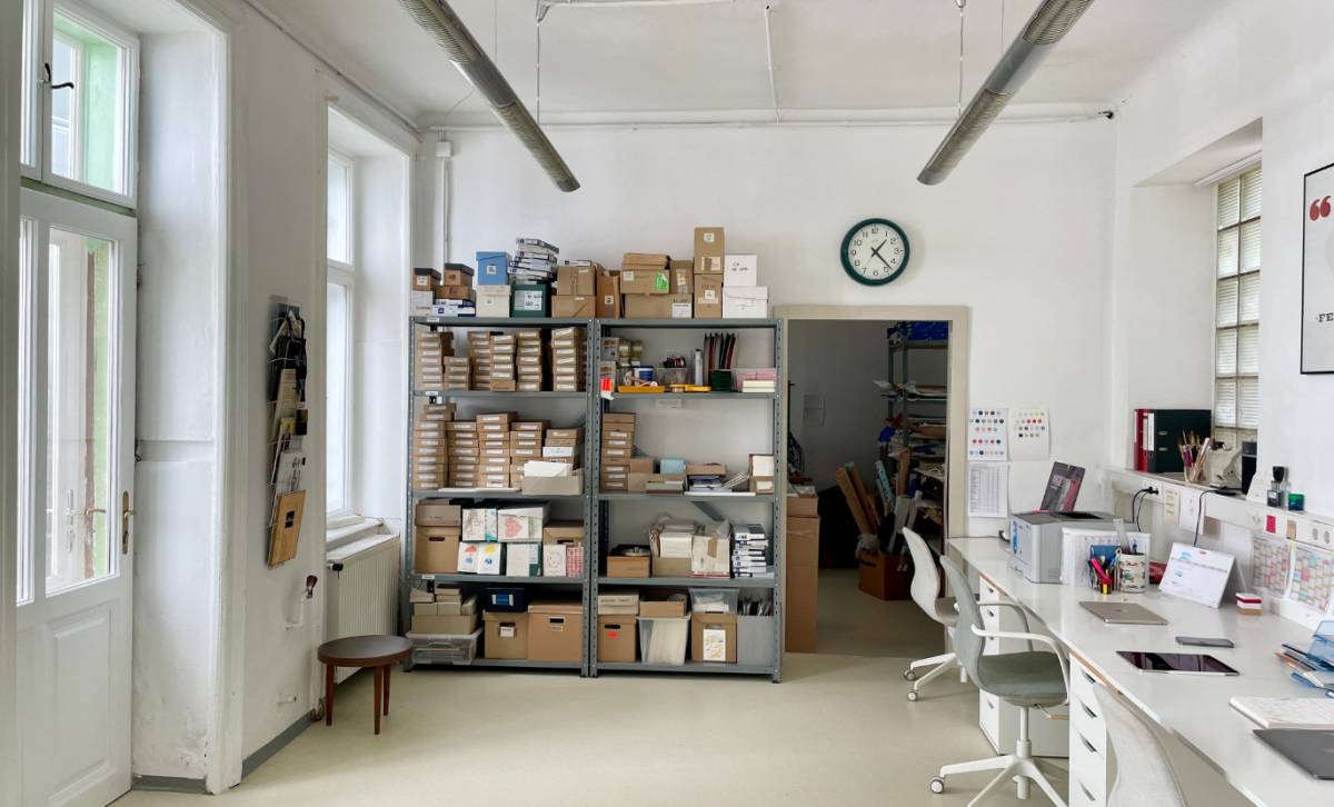 1 Schreibtischplatz