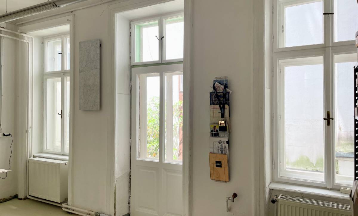 1 Schreibtischplatz