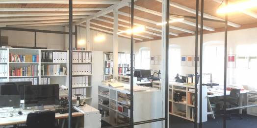 Schreibtischplätze in kreativem freundlichem Büro-Loft in Ottensen