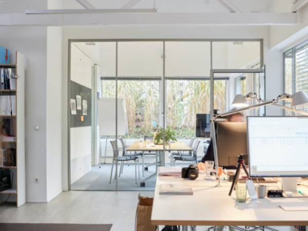 Moderne Coworking-Arbeitsplätze in Bielefeld Innenstadt — Bild 1
