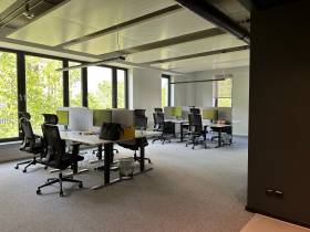 Modernes Open Space mit Skylineblick nahe Hauptbahnhof & Bankenviertel