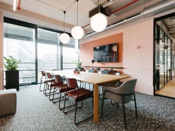 Moderne Büros und Coworking in Hamburg Neustadt mit Elbblick — Bild 1