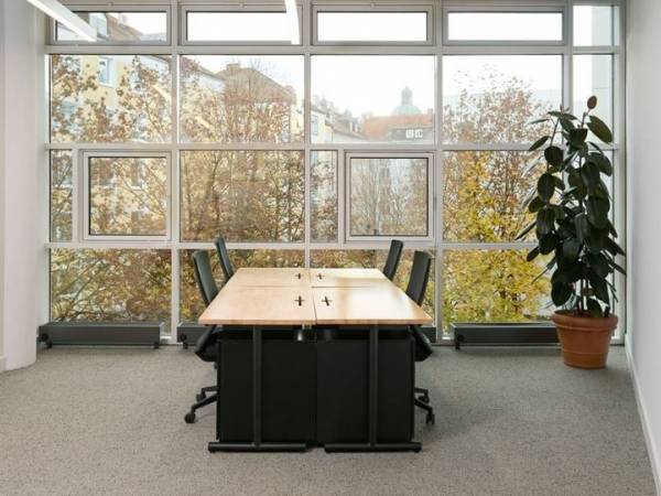 Lichtdurchfluteter Coworking Space in München-Maxvorstadt — Bild 1