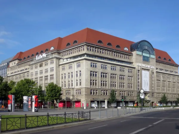 Abschließbares Büro in Berlin – Stilvolles Altbau-Büro am Wittenbergplatz in Berlin-City West — Bild 1