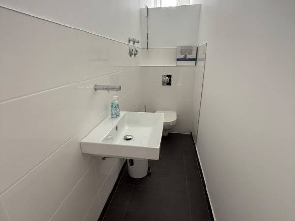 Frisch saniertes Büro in ruhiger Bürogemeinschaft in — Bild 8