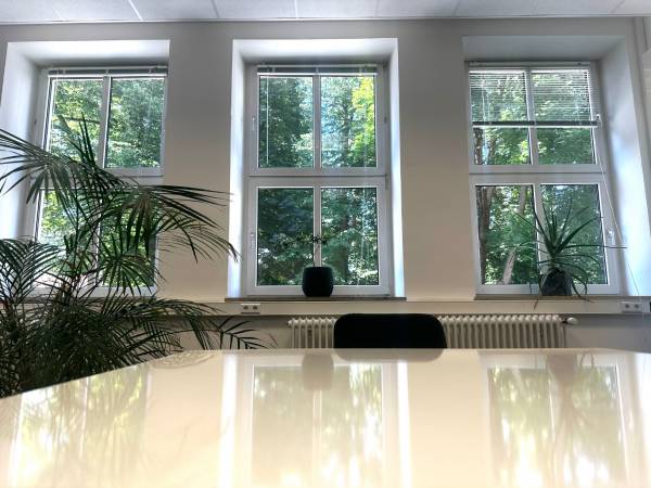 Wunderschönes Erdgeschoss-Büro in Bürogemeinschaft — Bild 1