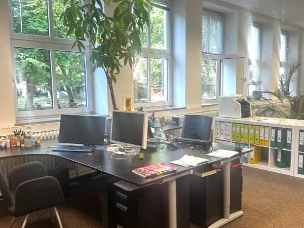 Wunderschönes Erdgeschoss-Büro in Bürogemeinschaft — Bild 2