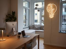Schreibtischplatz in kleiner Bürogemeinschaft (max. 4 Personen)