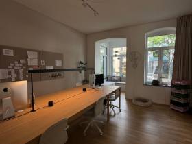 Schreibtischplatz in kleiner Bürogemeinschaft (max. 4 Personen)
