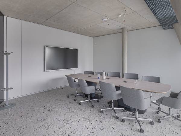 Moderner, voll ausgestatteter Arbeitsplatz in Bürogemeinschaft in — Bild 5