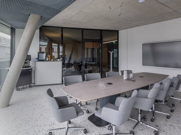 Moderner, voll ausgestatteter Arbeitsplatz in Bürogemeinschaft in — Bild 6