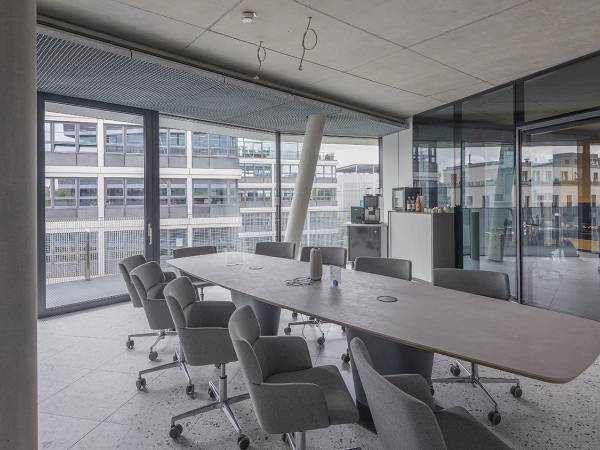Moderner, voll ausgestatteter Arbeitsplatz in Bürogemeinschaft in — Bild 7