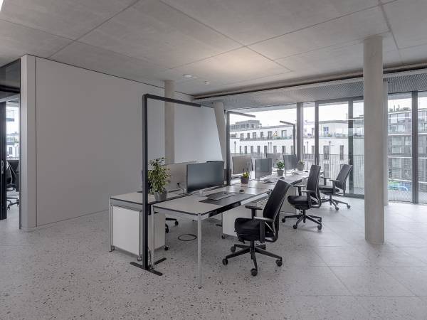 Moderner, voll ausgestatteter Arbeitsplatz in Bürogemeinschaft in — Bild 3