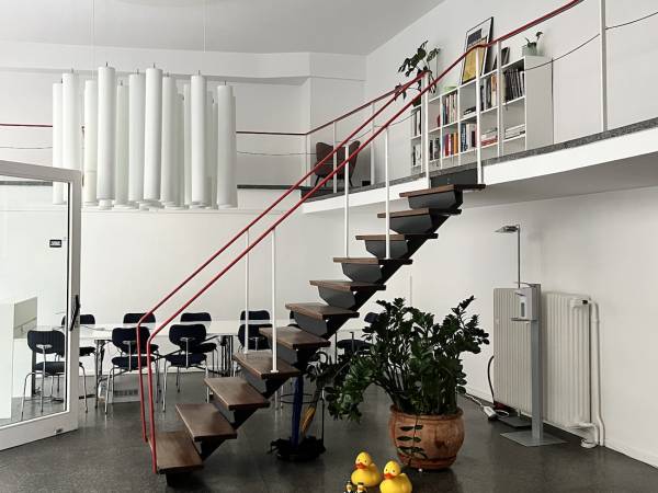 Kreativer Coworking Space & flexible Büros im 60er-Jahre-Stil in Köln — Bild 2