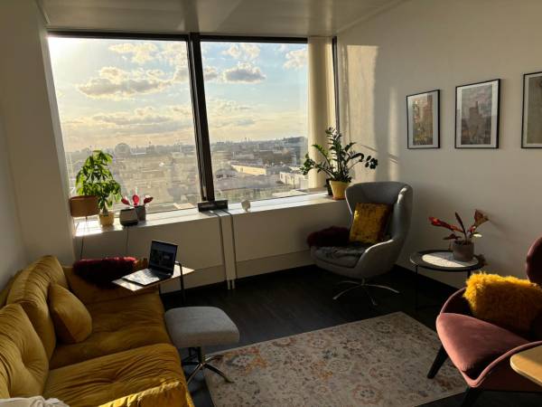 Abschließbares Büro in Berlin (Mitte) – Moderne Bürogemeinschaft mit atemberaubendem Dachblick in Berlin-Mitte — Bild 2