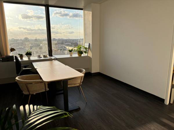 Abschließbares Büro in Berlin (Mitte) – Moderne Bürogemeinschaft mit atemberaubendem Dachblick in Berlin-Mitte — Bild 3
