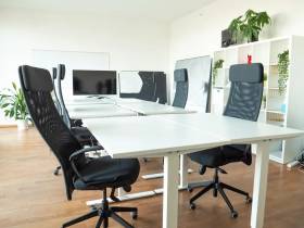 Shared Office mit Balkon – 16 Arbeitsplätze, flexibel mietbar