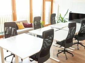 Shared Office mit Balkon – 16 Arbeitsplätze, flexibel mietbar
