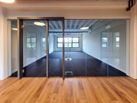 Moderne Büros mit großzügigen Fensterfronten - provisionsfrei & flexibel