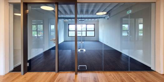Moderne Büros mit großzügigen Fensterfronten - provisionsfrei & flexibel