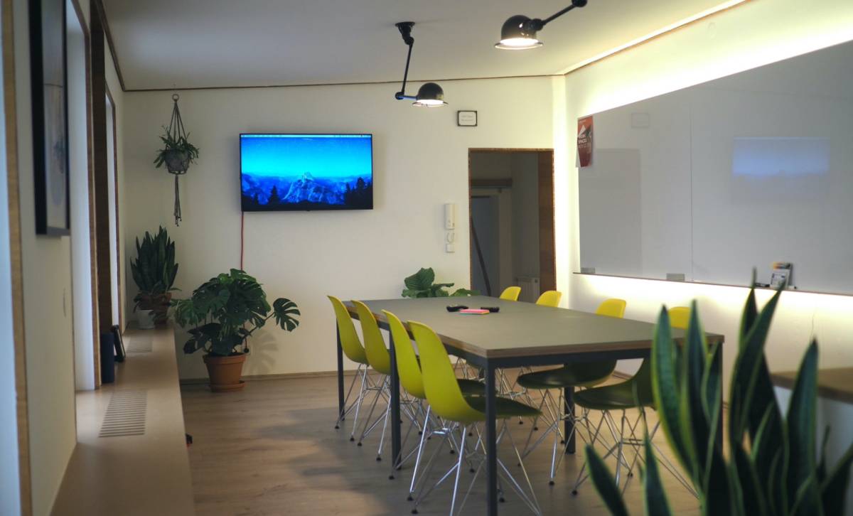 Large room meeting