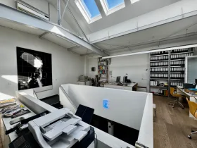 Moderner Arbeitsplatz in kreativer Bürogemeinschaft in Köln-Ehrenfeld