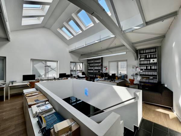 Schreibtischplatz in Köln (Ehrenfeld) – Moderner Arbeitsplatz in kreativer Bürogemeinschaft in Köln-Ehrenfeld — Bild 2