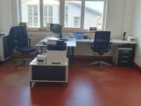 Modernes Einzelbüro – hell, ruhig, mit Internet