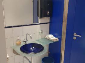 Modernes Einzelbüro – hell, ruhig, mit Internet