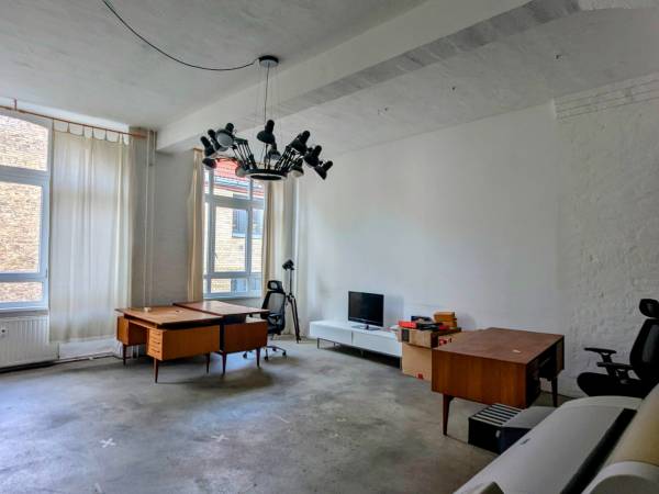Abschließbares Büro in Berlin (Neukölln) – Sonniger Büroraum mit Loft-Charakter in Bürogemeinschaft — Bild 3