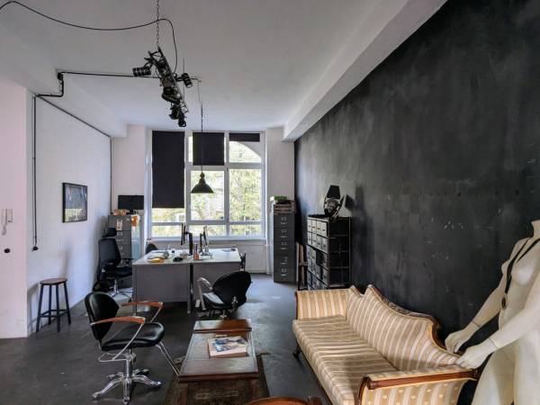 Abschließbares Büro in Berlin (Neukölln) – Sonniger Büroraum mit Loft-Charakter in Bürogemeinschaft — Bild 5
