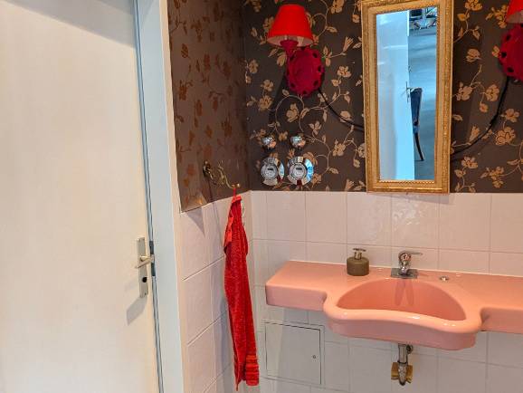 Abschließbares Büro in Berlin (Neukölln) – Sonniger Büroraum mit Loft-Charakter in Bürogemeinschaft — Bild 6